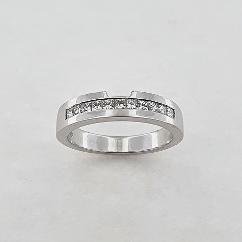 Diamond 18ct White Gold Fitted Ring