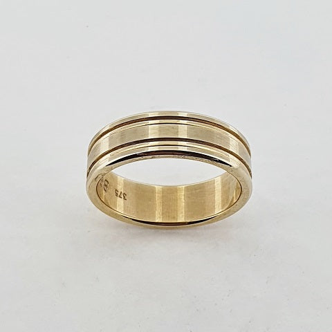 9ct Yellow Gold Engraved Ring