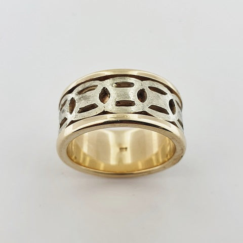 9ct Yellow & White Gold Engraved Ring