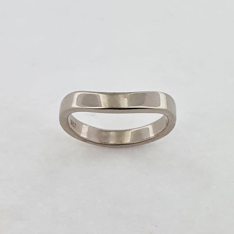 18ct White Gold Curved Ring