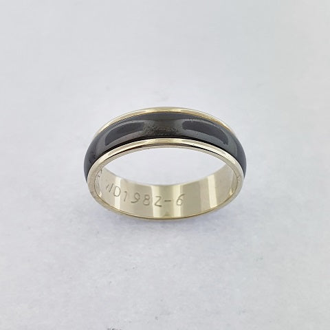 Zirconium & 9ct Gold Ring