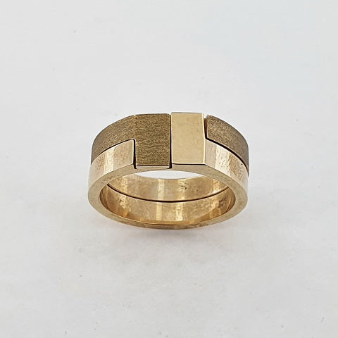 9ct Yellow Gold Interlocking Ring